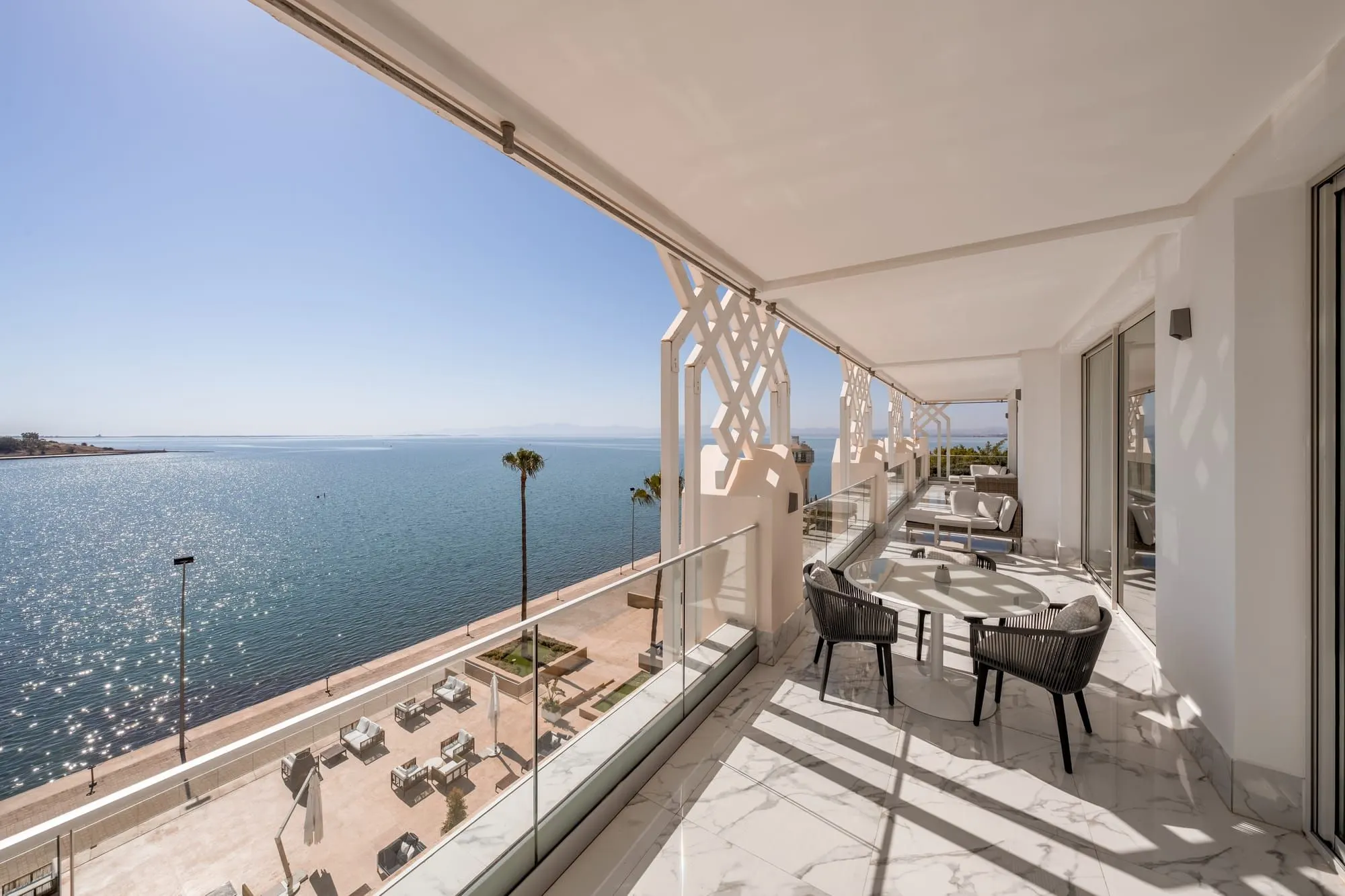 Terrasse — Hôtel, Nador