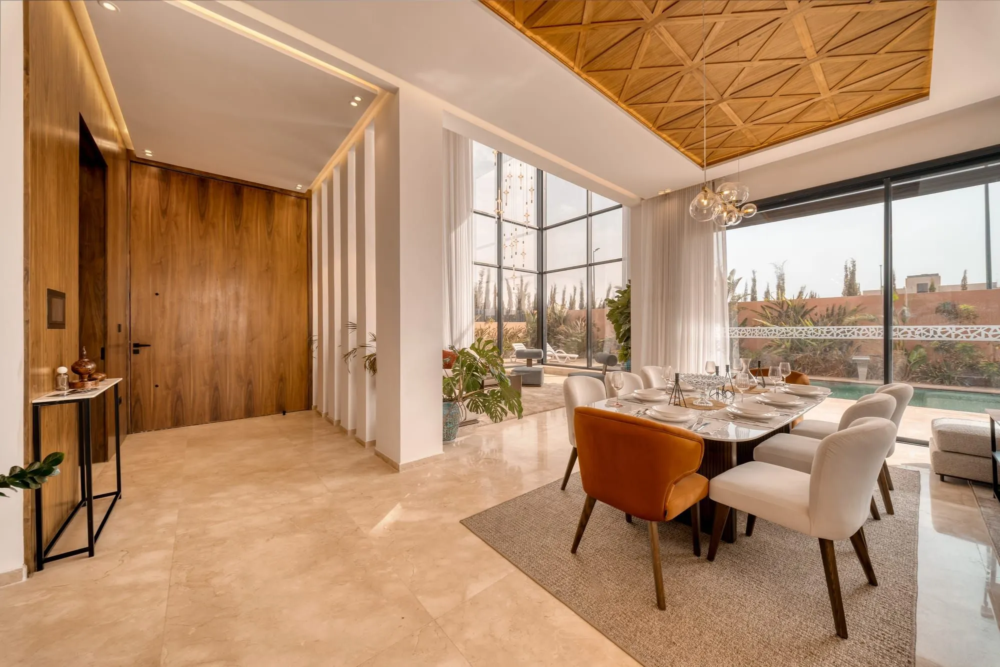 Dining room — Modern villa with pool in Marrakech