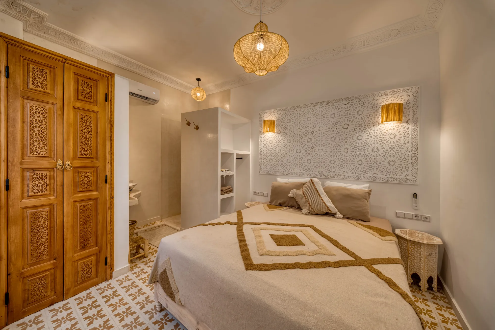 Bedroom — Renovated riad with green zellige in Marrakech